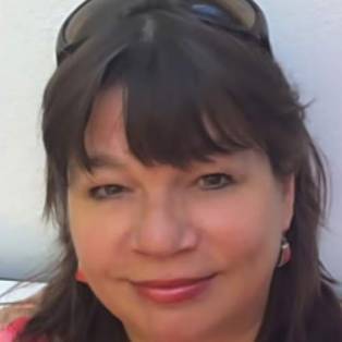 Author / Speaker - Lucy Popescu